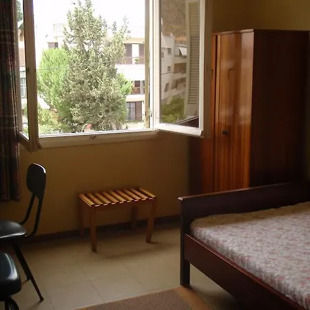 Artemis Hotel *