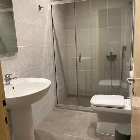 Artemis Hotel *