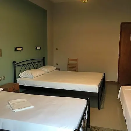 Artemis Hotel *