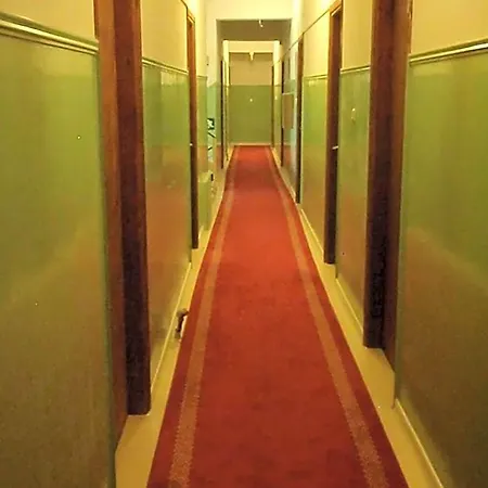 Artemis Hotel *